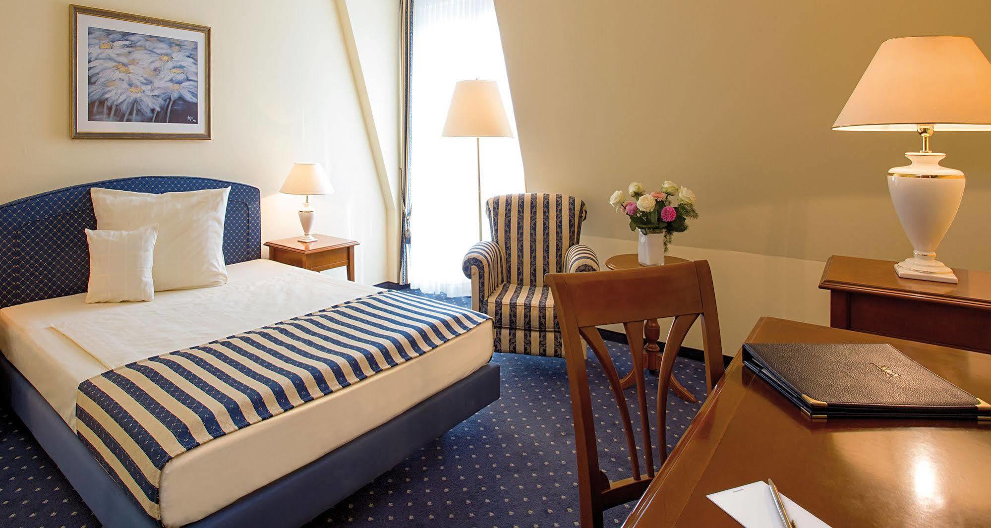 Victor'S Residenz-Hotel ไลป์ซิก ภายนอก รูปภาพ